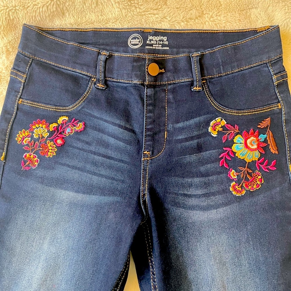 ✨Girls Jean Jeggings Straight Leg with cute flower 🌸 embroidery